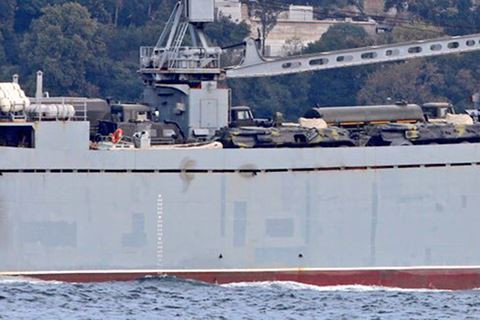 Tàu vận tải đổ bộ lớp Alligator của Nga đang trên đường tới cảng Tartus của Syria Tàu vận tải đổ bộ lớp Alligator của Nga đang trên đường tới cảng Tartus của Syria