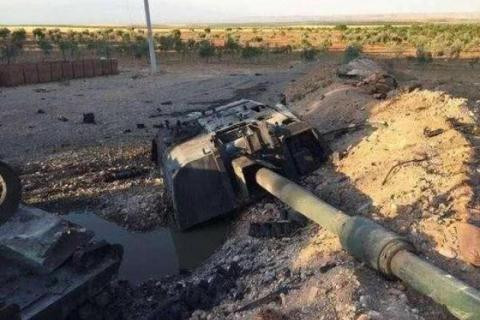 Pháo tự hành T-155 bị "thổi tung" tháp pháo