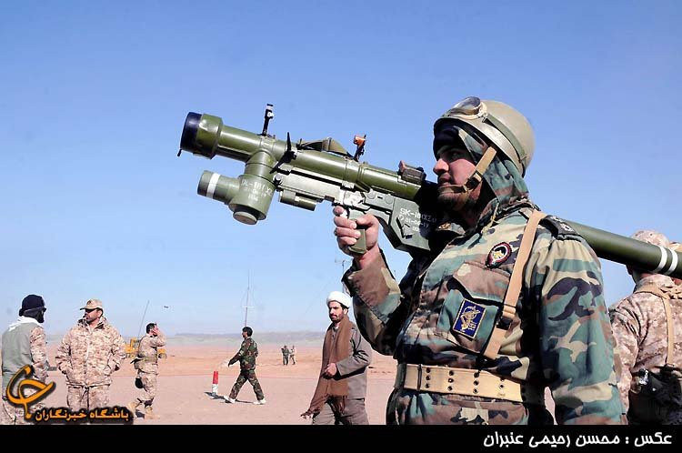 Tên lửa phòng không QW-1M do Trung Quốc sản xuất. Tên lửa phòng không QW-1M do Trung Quốc sản xuất.