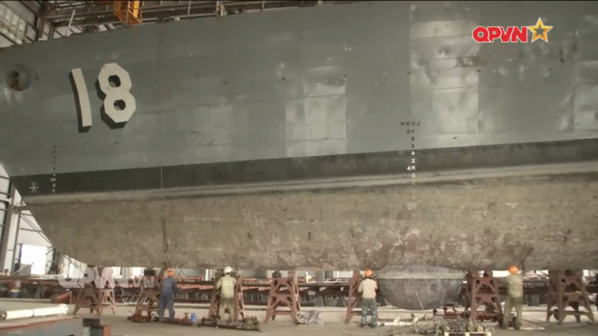 Hình ảnh chiến hạm lớp Pohang với số hiệu 18 của hải quân Việt Nam đang được nâng cấp
