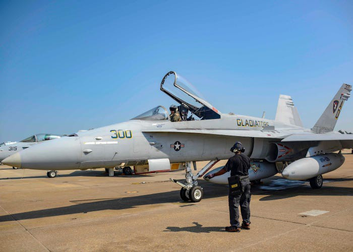 Chiến đấu cơ F/A-18C Hornet cuối cùng giã từ sự nghiệp Chiến đấu cơ F/A-18C Hornet cuối cùng giã từ sự nghiệp