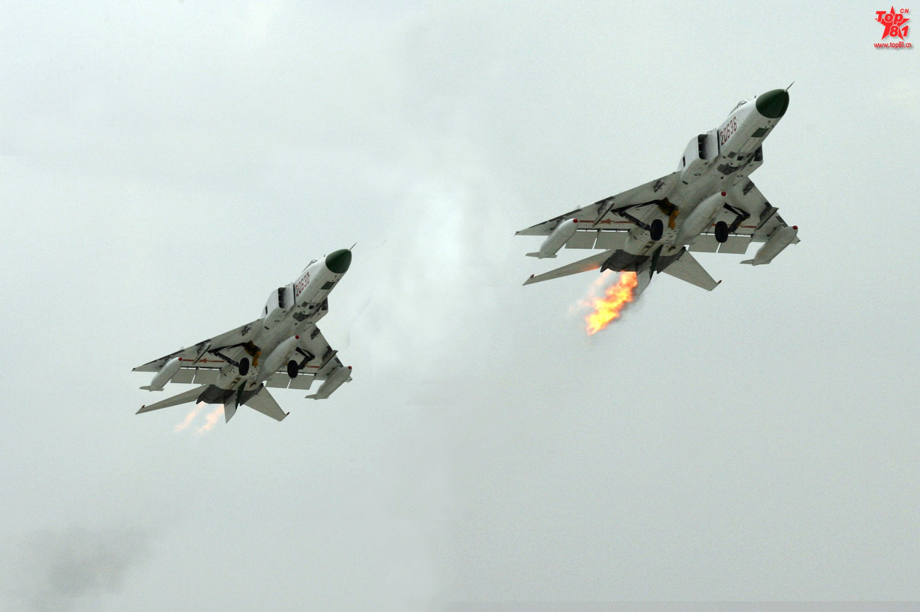 Máy bay đánh chặn J-8II của không quân Trung Quốc