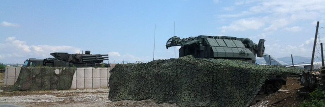 Hệ thống phòng không Tor M2 và Pantsir-S1 tại căn cứ Khmeimim, Syria