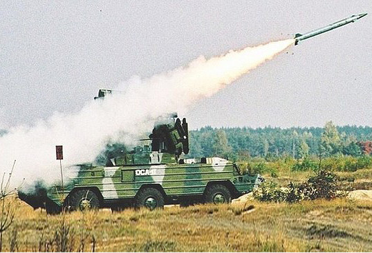 Tên lửa đánh chặn 9M33M3 có chiều dài 3.158 mm; đường kính thân 209,6 mm; trọng lượng 170 kg; mang đầu nổ cận đích nặng 16 kg.