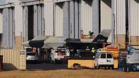 Hình ảnh tiêm kích F-35 với màu sơn Bắc Cực đặc trưng Hình ảnh tiêm kích F-35 với màu sơn Bắc Cực đặc trưng