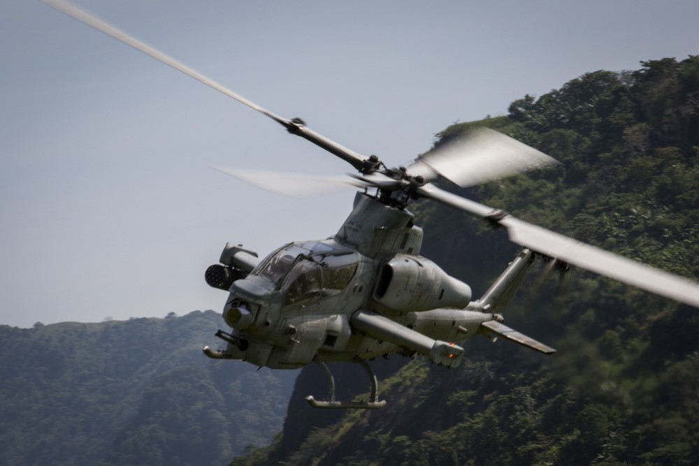 Trực thăng tấn công AH-1Z Viper phối hợp chi viện hỏa lực trên không cho các đơn vị dưới mặt đất.