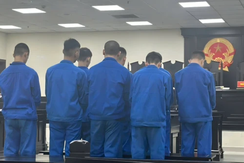 Nhóm “báo thủ” bị phạt tù vì thói ngông cuồng