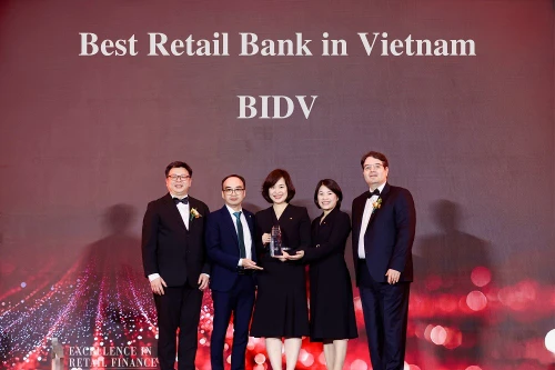 BIDV viết tiếp thập kỷ dẫn đầu với cú đúp giải thưởng Ngân hàng Bán lẻ tốt nhất Việt Nam và Tiền gửi tốt nhất Châu Á