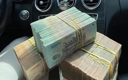 Sắm quân phục, cấp bậc hàm công an và thẻ đảng viên giả để lừa “chạy” án