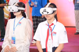 Trải nghiệm lịch sử bằng công nghệ thực tế ảo tại Phố sách Hà Nội