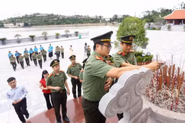 Hành trình về nguồn hun đúc bản lĩnh đoàn viên Công đoàn Công an Thủ đô