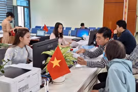 Những hình ảnh cán bộ, công chức Hà Nội duy trì nhịp hành chính thông suốt ngay sau Tết