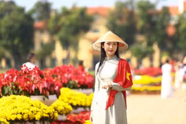 Những khoảnh khắc đẹp của người dân Thủ đô ở Quảng trường Ba Đình
