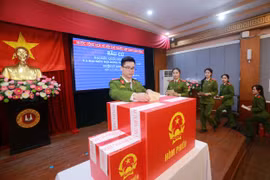 Những khoảnh khắc trong ngày bầu cử tại Học viện Cảnh sát nhân dân