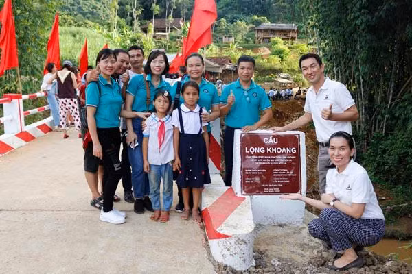 “Chiếc cầu nối nhịp tri thức” tại bản Lọng Khoang (Sơn La)