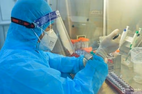 Việc tiến hành truy vết, lấy mẫu xét nghiệm những người liên quan của ca nhiễm nhanh chóng được cơ quan y tế tiến hành