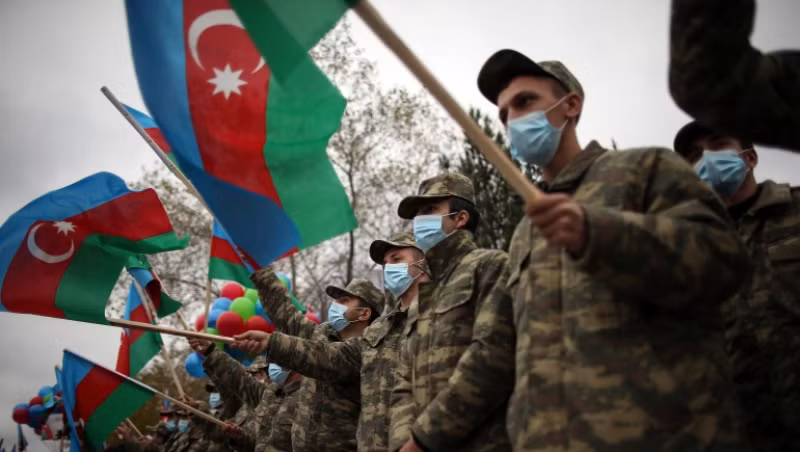 Các binh sĩ Azerbaijan ăn mừng việc chuyển giao vùng Lachin, như một phần của thỏa thuận hòa bình