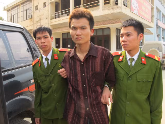 Bắt cóc bé 6 tuổi, đòi chuộc 500 triệu và 5 bánh heroin ảnh 1