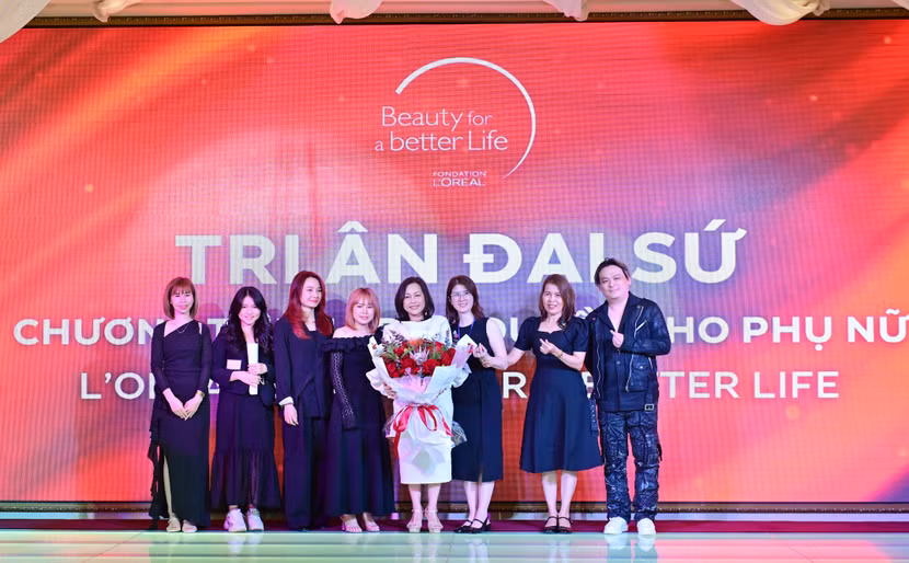 Nhà sáng lập chương trình và đội ngũ cộng sự Nhà sáng lập chương trình và đội ngũ cộng sự