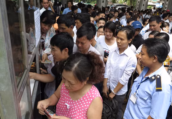 Sĩ tử lại nhốn nháo dồn về Văn Miếu ảnh 3