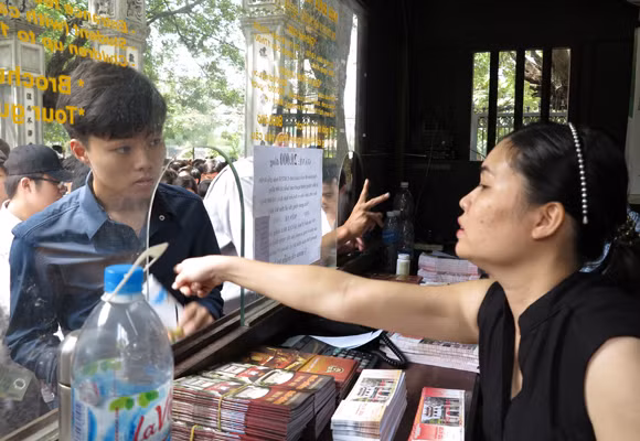 Sĩ tử lại nhốn nháo dồn về Văn Miếu ảnh 5