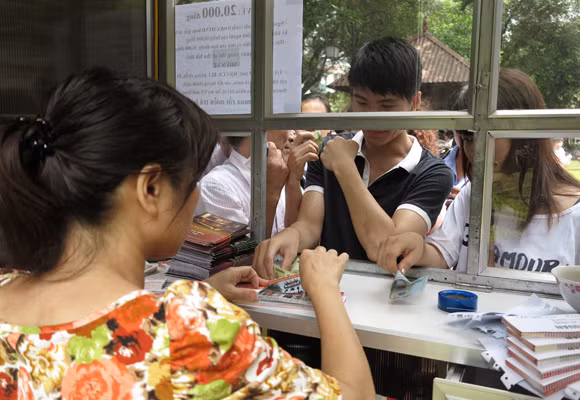 Sĩ tử lại nhốn nháo dồn về Văn Miếu ảnh 4