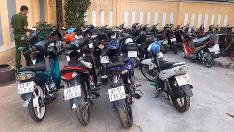 Số xe máy bị tạm giữ tại cơ quan công an (Ảnh: Dân trí)