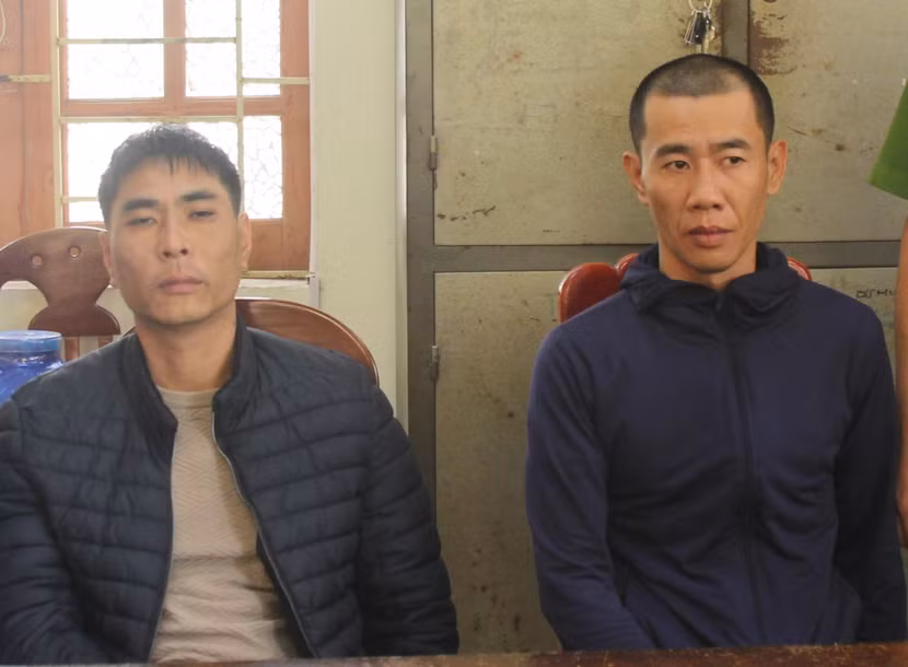 Tài và Tuấn tại cơ quan công an