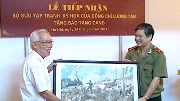 Bảo tàng CAND tiếp nhận hàng trăm hiện vật quý ảnh 1