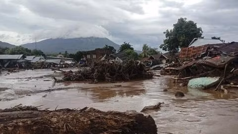 Mưa lũ ở quần đảo Indonesia gây ra nhiều thiệt hại