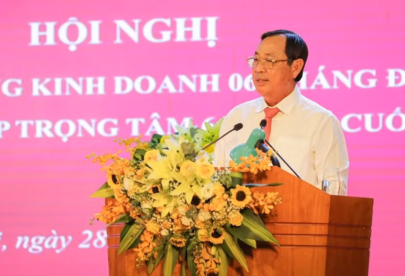 Đồng chí Tiết Văn Thành - Thành viên Hội đồng thành viên, Tổng giám đốc Agribank báo cáo kết quả hoạt động kinh doanh 6 tháng đầu năm, nhiệm vụ và giải pháp trọng tâm 6 tháng cuối năm 2022 Đồng chí Tiết Văn Thành - Thành viên Hội đồng thành viên, Tổng giám đốc Agribank báo cáo kết quả hoạt động kinh doanh 6 tháng đầu năm, nhiệm vụ và giải pháp trọng tâm 6 tháng cuối năm 2022