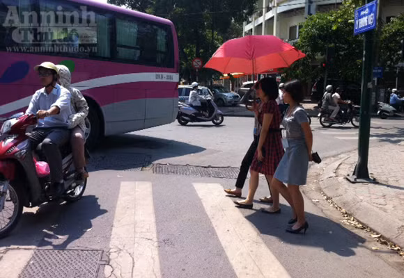 Chùm ảnh: "Nin-ja" trên phố phường Hà Nội ảnh 2