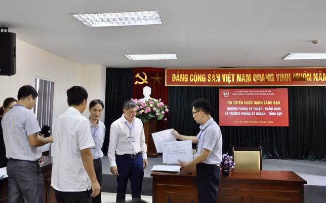 Chuẩn bị bóc đề thi phục vụ kỳ thi tuyển 2 chức danh Trưởng phòng tại Ban Quản lý đường sắt đô thị Hà Nội (ảnh minh họa)
