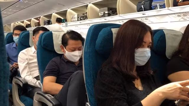 Chuyến bay có hành khách đốt khăn ăn khi chuẩn bị khởi hành từ Hà Nội đi TP.HCM sáng 2-11