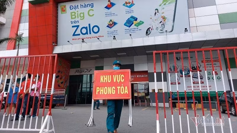 Phong tỏa tạm thời siêu thị Big C Bình Dương Phong tỏa tạm thời siêu thị Big C Bình Dương