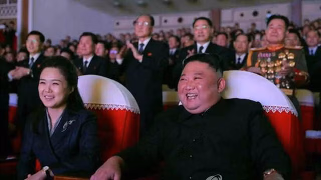 Phu nhân Ri Sol Ju tháp tùng Chủ tịch Kim Jong-un dự sự kiện kỷ niệm ngày sinh cố Chủ tịch Kim Jong-il