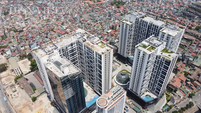 Cơ quan chức năng đã nhiều lần xử phạt hành chính đối với Vietracimex do có các hành vi vi phạm trật tự xây dựng, an toàn PCCC...