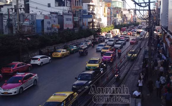 Bangkok, hình ảnh ngày đầu tiên sau cuộc đảo chính ảnh 3
