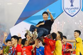 HLV Kim Sang-sik xin "một ngày làm Vua", hứa gặt hái thêm vinh quang cho Việt Nam
