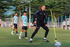 Tranh nhất bảng với U19 Việt Nam, Indonesia cấm cầu thủ dùng mạng xã hội