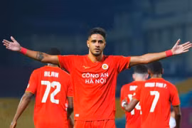 Lep Artur sớm mở tỉ số ngay phút thứ 5 (Ảnh: Công an Hà Nội FC)