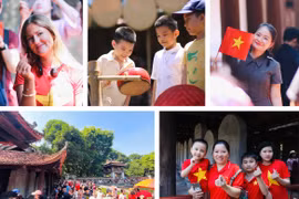 Mở cửa tự do, Văn Miếu - Quốc Tử Giám đón hàng vạn du khách trong ngày Quốc khánh