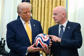 Tổng thống Trump 'lắc đầu' với giá vé World Cup 2026