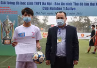 [ẢNH] Khoảnh khắc THPT Hoàng Mai nâng cao cúp vô địch