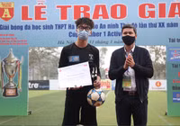 [ẢNH] Khoảnh khắc THPT Hoàng Mai nâng cao cúp vô địch