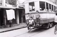 Những bức ảnh đen trắng quý giá về Hà Nội của nghệ sĩ nhiếp ảnh Lê Vượng