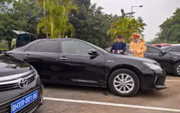 Kiểm tra, gắn biển xe ô tô phục vụ Đại hội Đảng lần thứ XIII