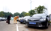 Kiểm tra, gắn biển xe ô tô phục vụ Đại hội Đảng lần thứ XIII
