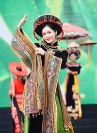 Nét duyên dáng và dịu dàng của nữ chiến sỹ Công an nhân dân trong tà áo dài truyền thống