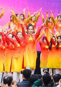 Nét duyên dáng và dịu dàng của nữ chiến sỹ Công an nhân dân trong tà áo dài truyền thống